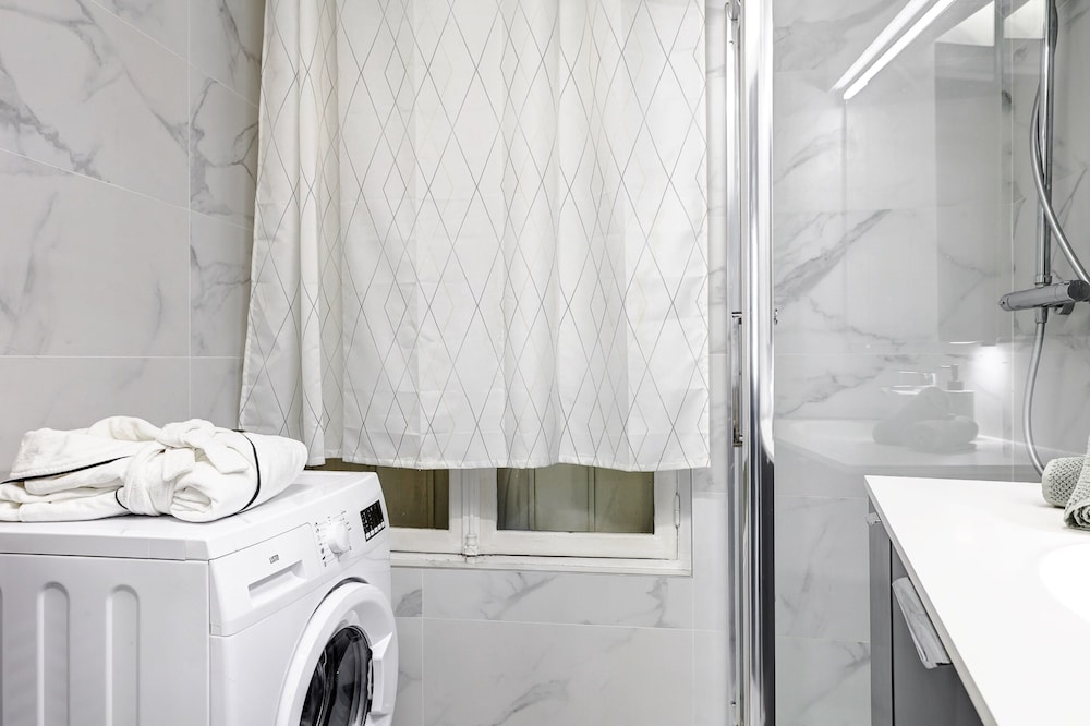 Charming 1BR in Saint-Germain Sleeps 4