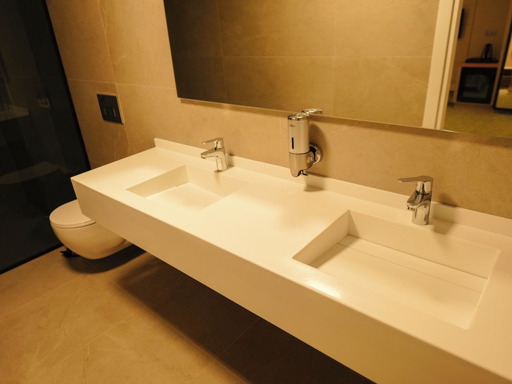 Bonnie City Hotel - Image 29