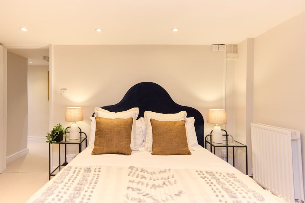 The River Cam Hideaway - Fabulous 6bdr House With Garden Plus Terrace view 5