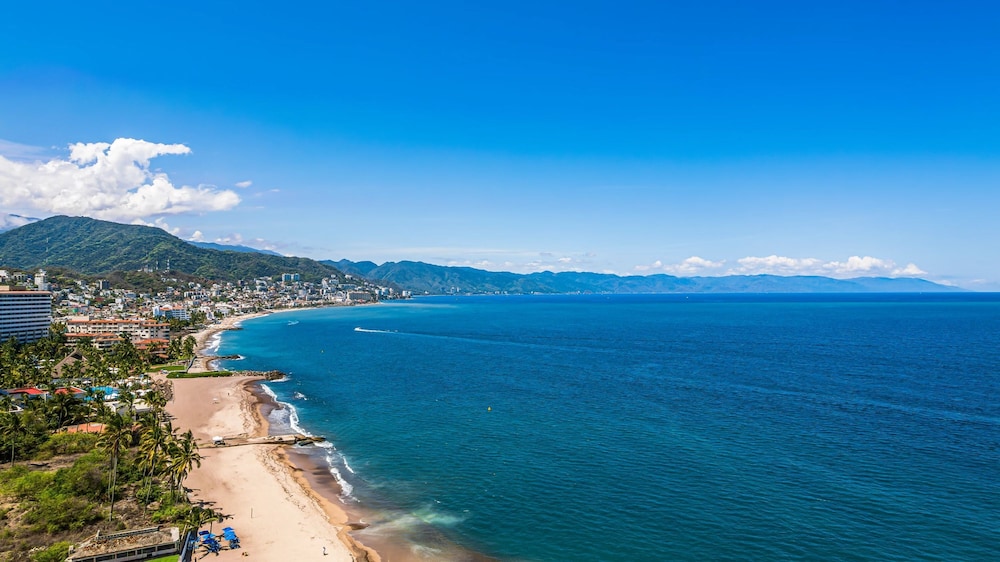 Beachfront Luxury 4BR Penthouse With Incredible Ocean Views
