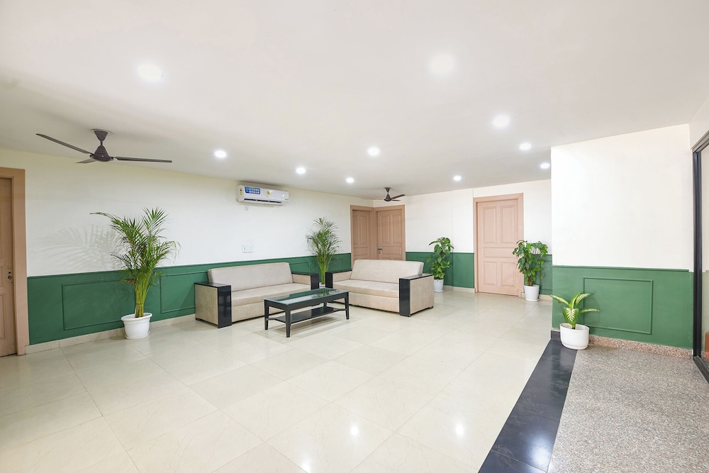 Fabhotel The White Pepper