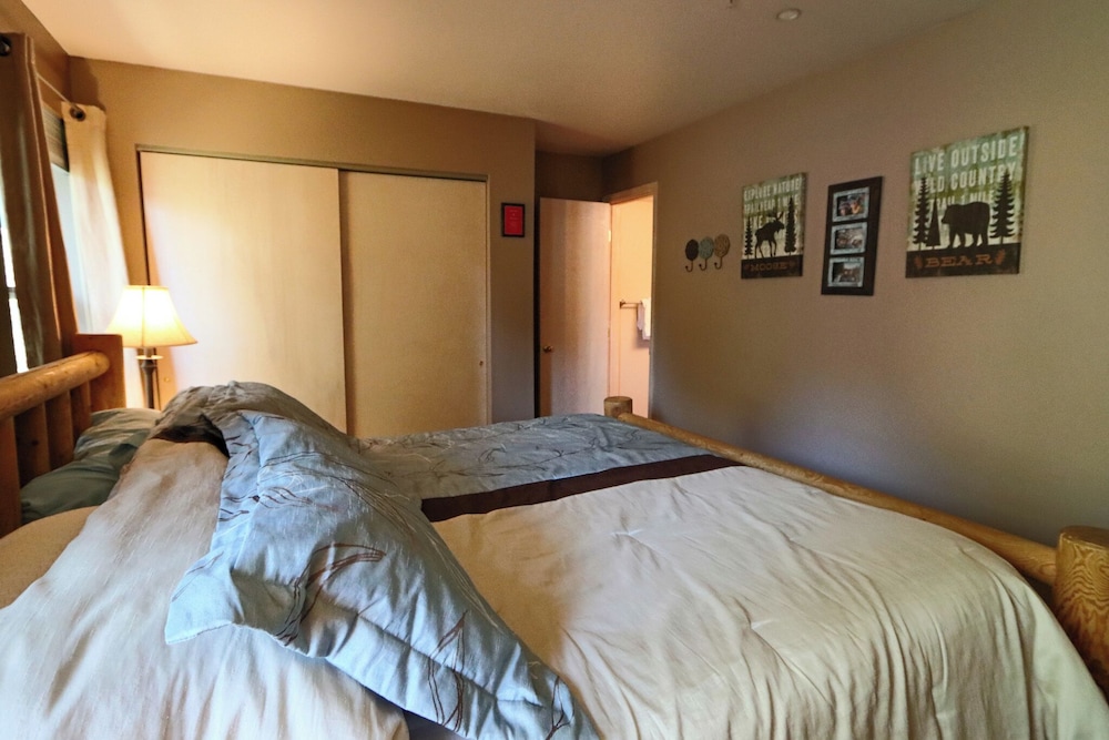 Quiet Cozy Fraser Getaway for 7!