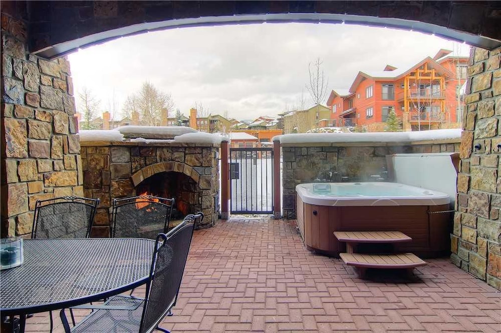 6110 Bear Lodge, Trappeur's Crossing Apartment 3