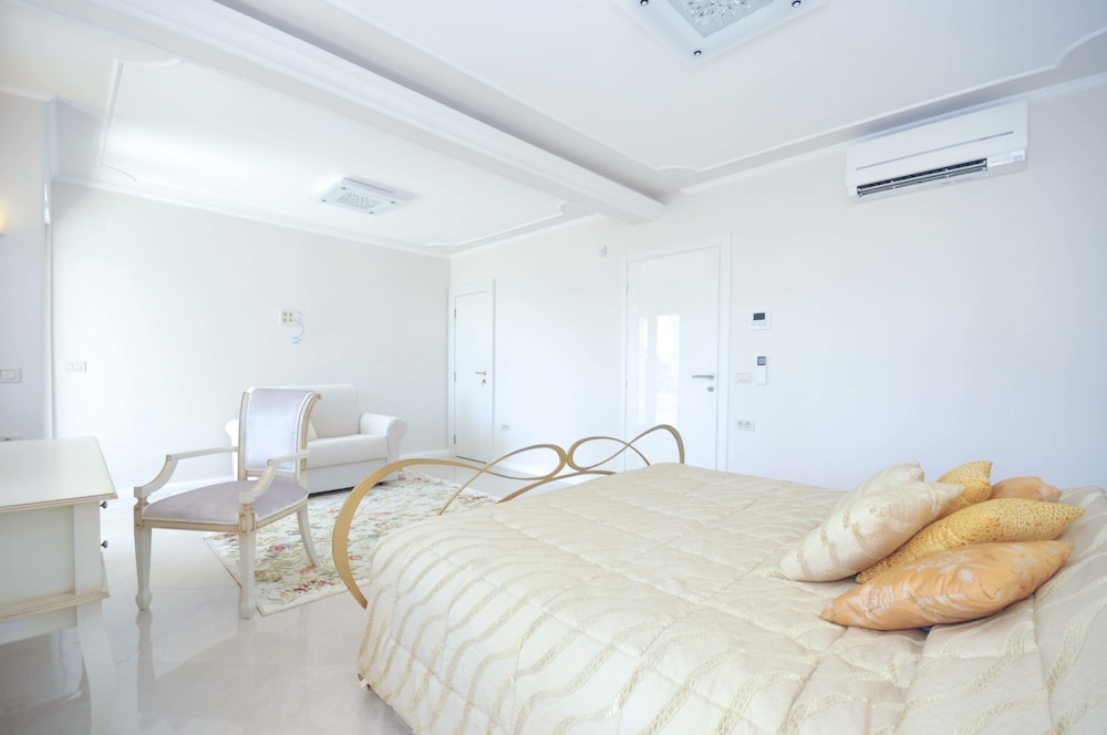 St. George Apartments and Villa with pool