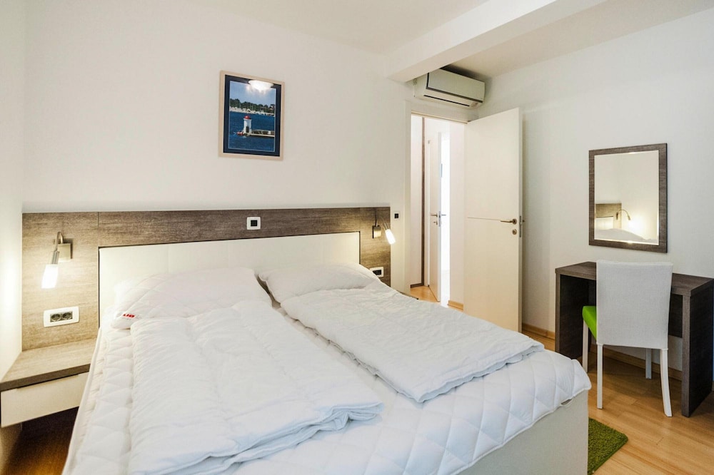 Villas Punta Skala Apartments With Pools at Beach