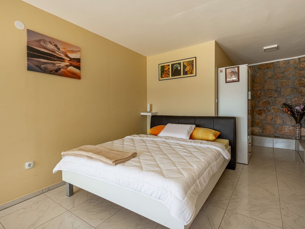 Captivating Holiday Home in Tribanj near Sea view 3