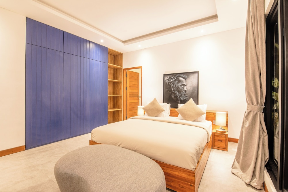 Elegant 3BR Retreat Stylish Modern Villa Seminyak