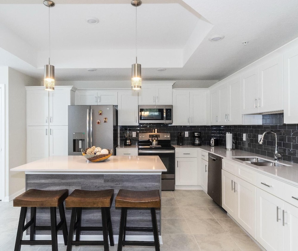 Amazing Townhome With Lake View at Storey Lake Resort