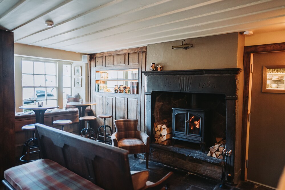 Assheton Arms