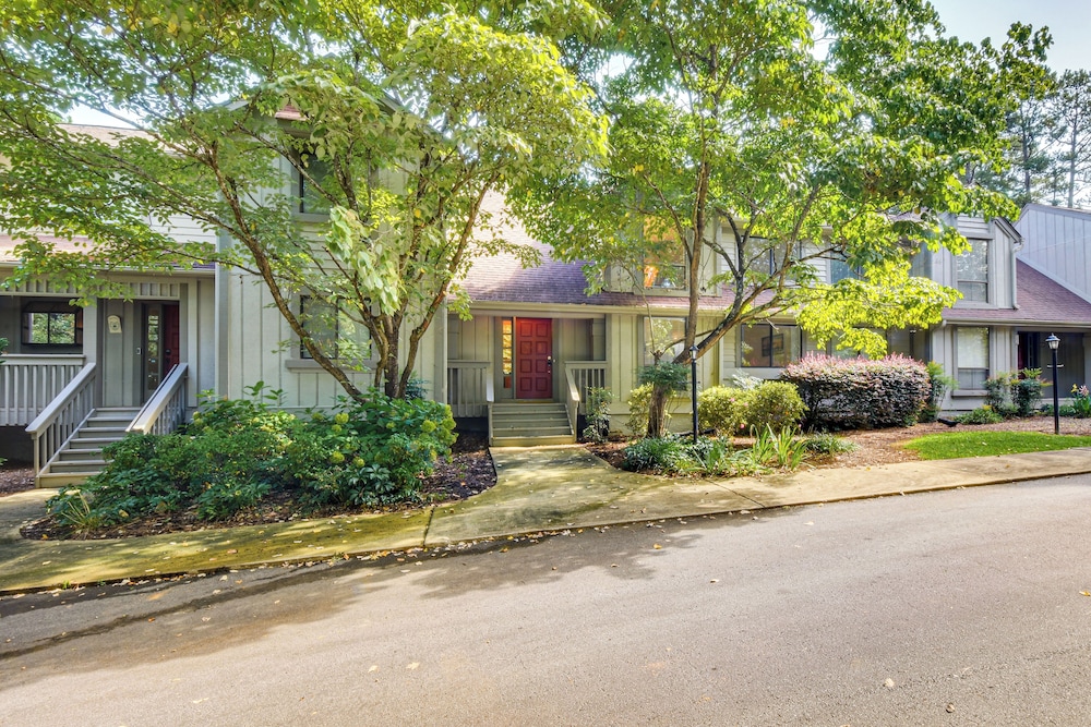 Keowee Key Condo w/ Lake Access & Community Pools! view 5