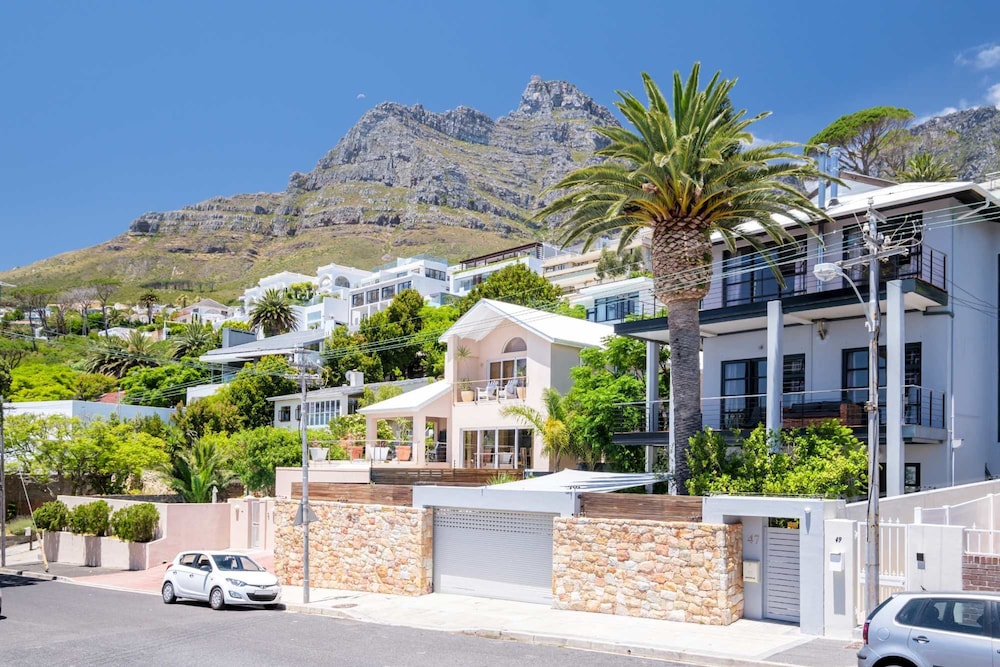 Camps Bay 4bed Villa w Pool Luxe on Central