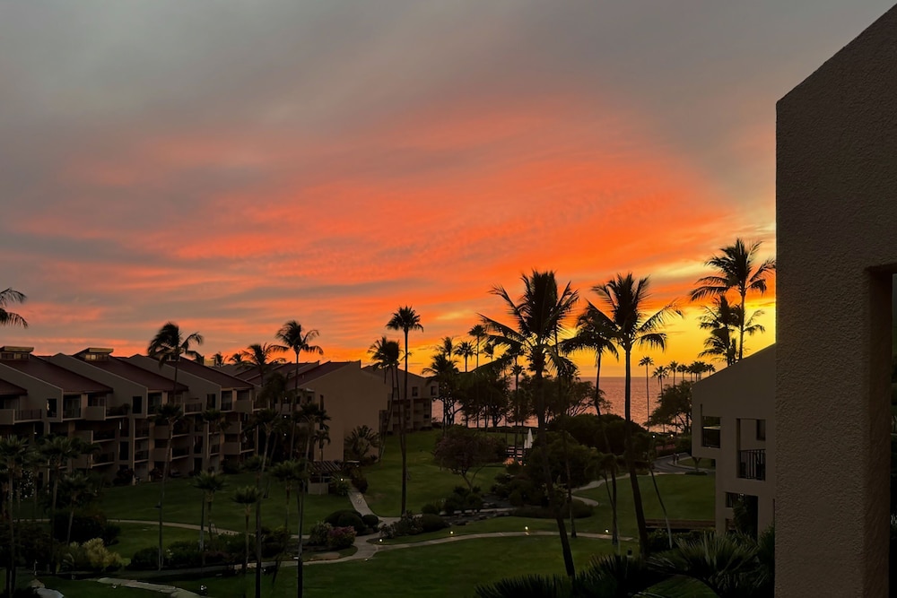 Kamaole Sands 3-406 - Modern Kitchen, Large Lanai, Enclosed Private MB, Split AC