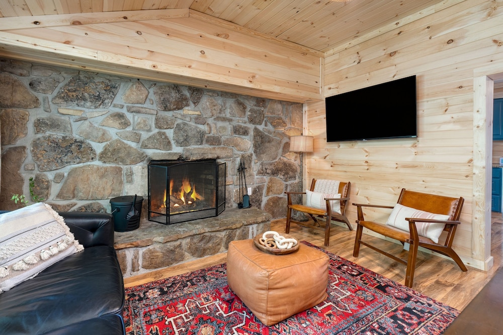 The Rustic Cottage by Avantstay Hot Tub Fire Pit Pool Table 5mins to Town