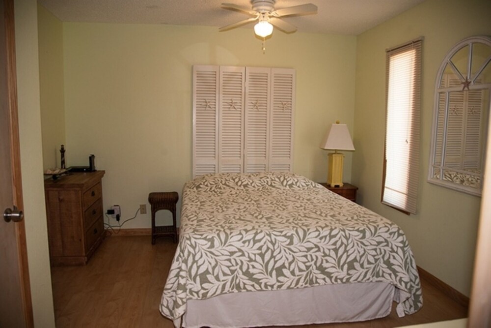Sw 4 Seas-the-day 1 Bedroom Condo by RedAwning