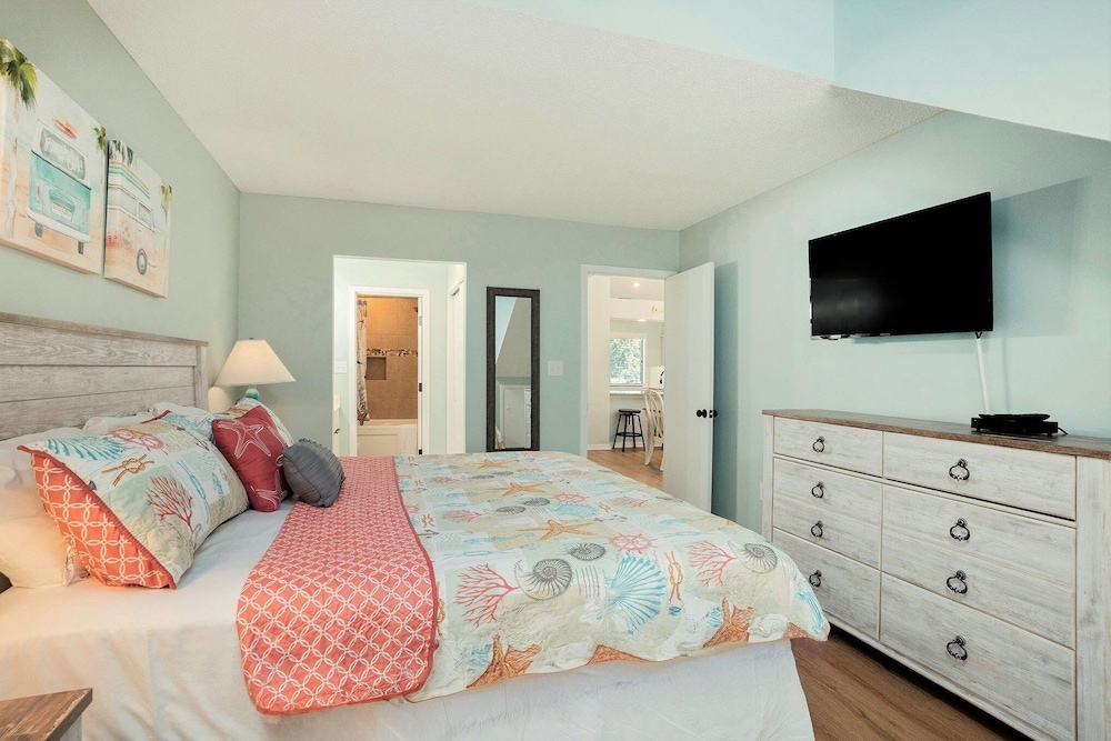 2d West Hyde Park 3 Bedroom Condo