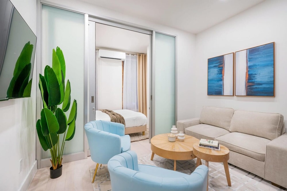 317-2a Sleek Modern 1Br UES W D