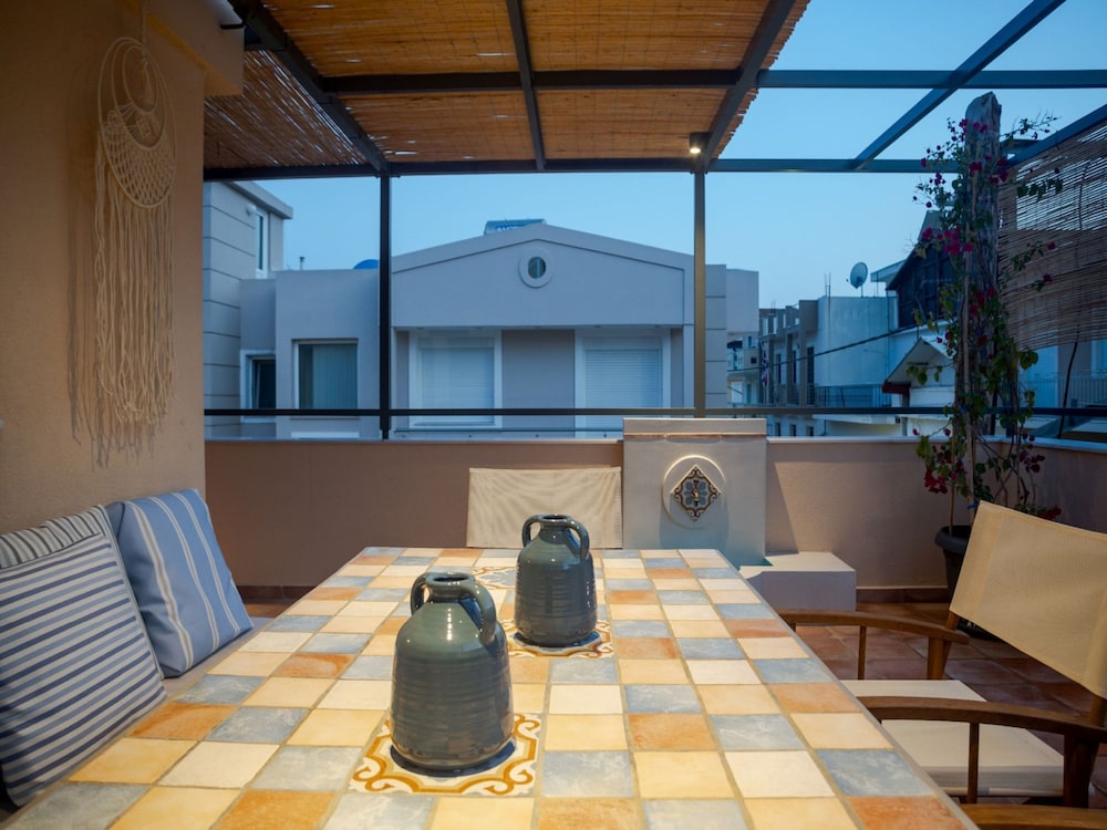 Elegant City Apartment - 250m From Solomos Square