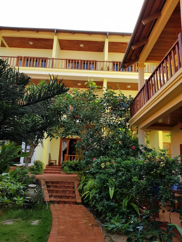 Free Beach Resort