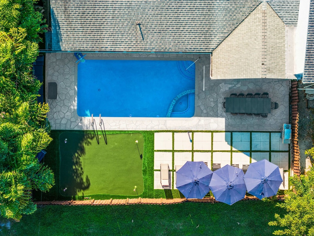 Spacious 6BR Beach Getaway w/ Heated Pool