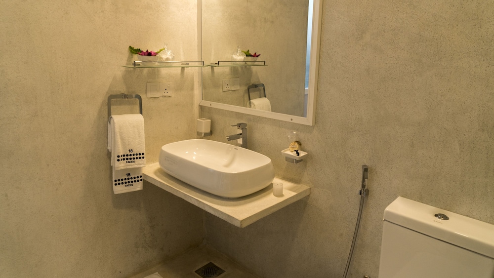 18 Faces