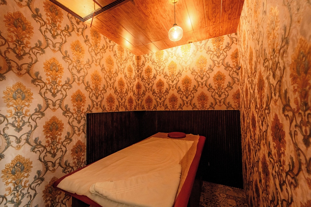 Treebo Premium Nova Candolim with Pool and spa