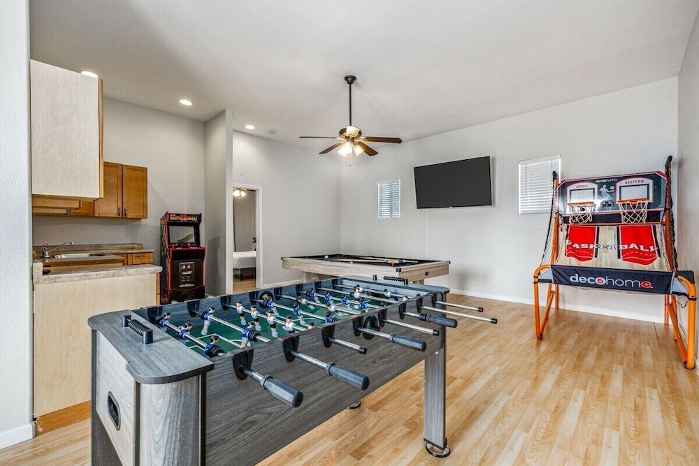Desert Fun 4BR Retreat with Pool