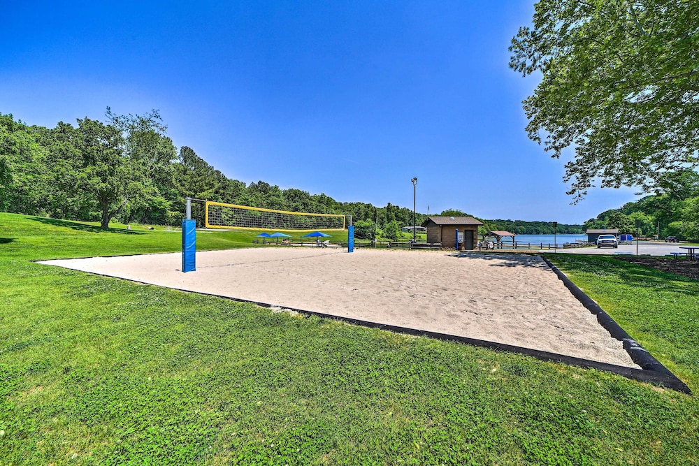 Lakefront Retreat w/ Game Room in Bella Vista!