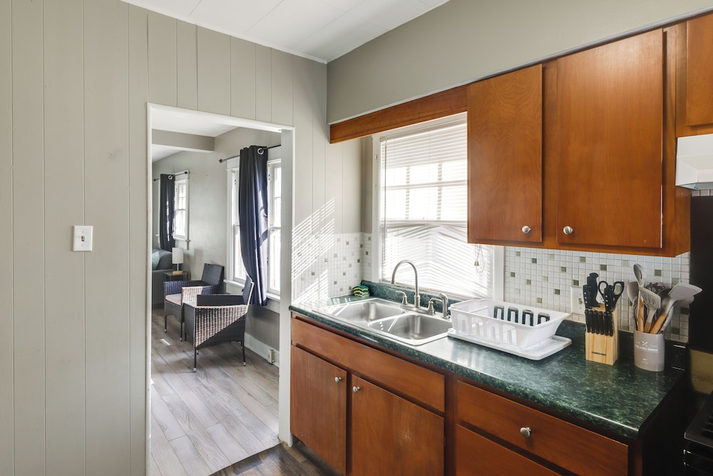 Close to University & Dtwn: Home in Dayton