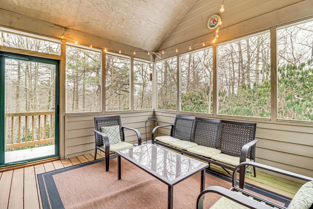 Screened Porch + Fire Pit: Spacious Pocono Retreat