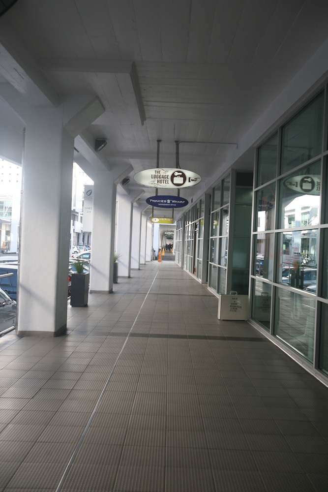 Princes Wharf Couple's Retreat - Adults Only