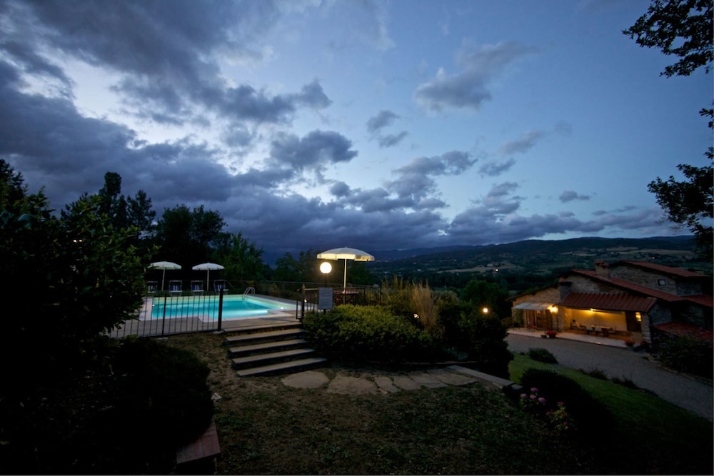 Wonderful private villa for 10 people with private pool, WIFI, TV, terrace, pets allowed and par...