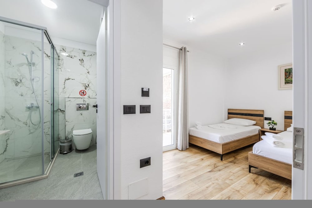 Bliss Triple Room in Gjirokast r