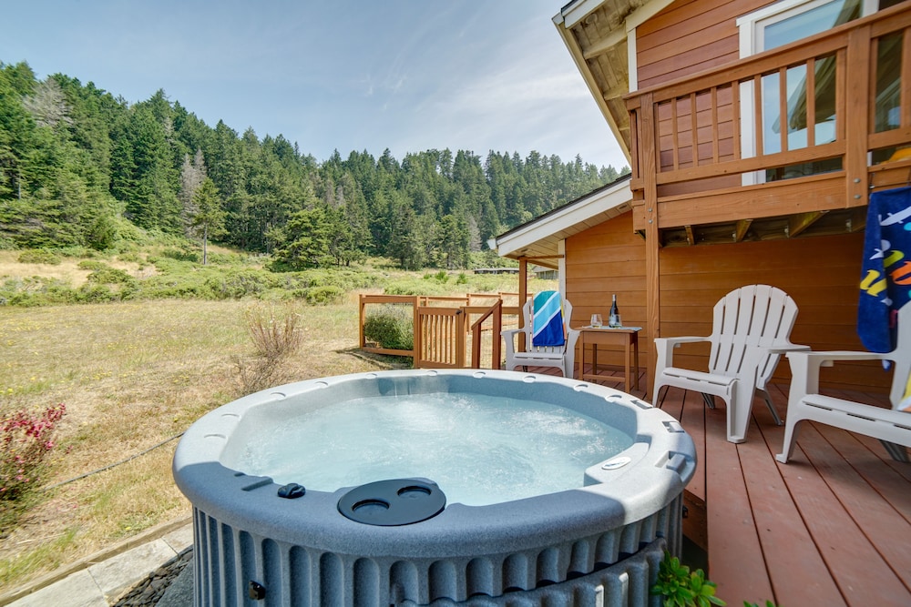Inviting Manchester Home w/ Hot Tub Near Beach! view 2