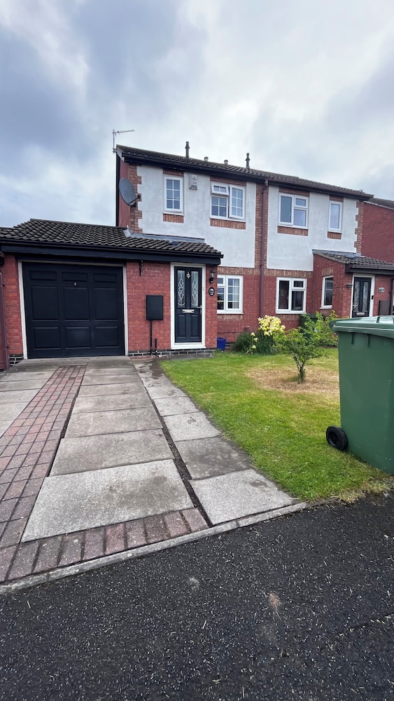 Stockton-on-tees - 2 Beds - Pet Friendly - Parking