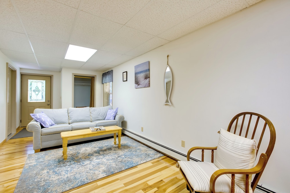 2 Mi to Lake Michigan Beaches: Frankfort Getaway!