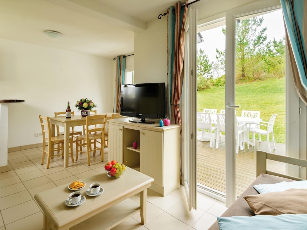 Pleasant Breton Holiday Home Near the bay of Douarnenez