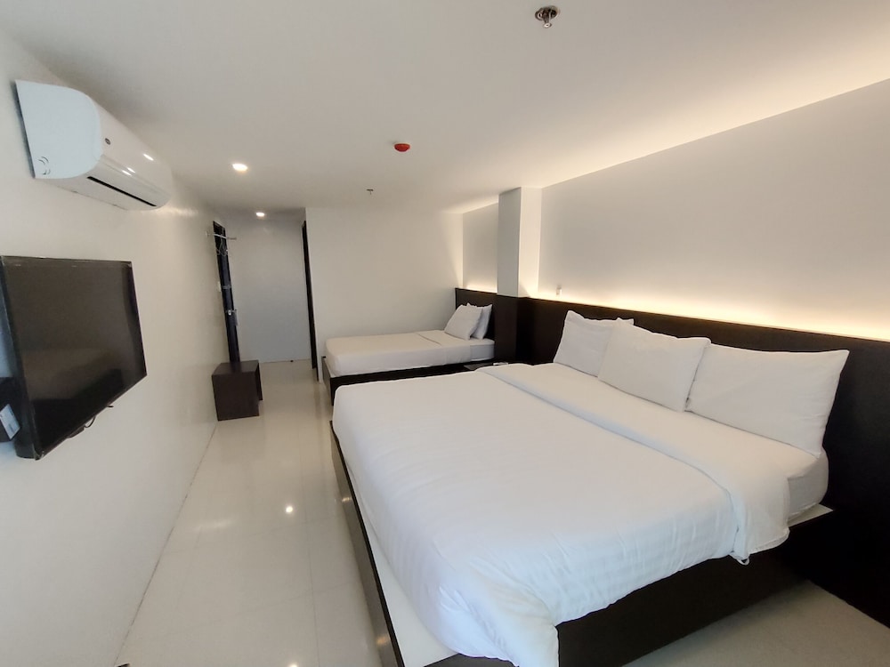 Top Star Hotel Tagum - Property Image 4