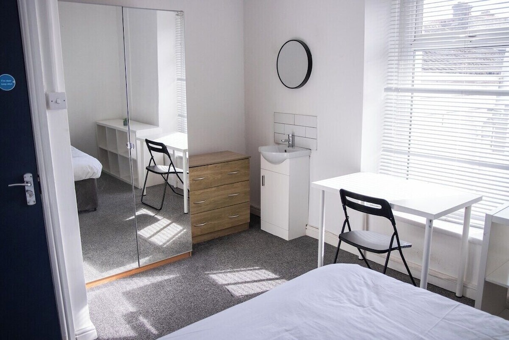 City Centre 6-bed Swansea Getaway