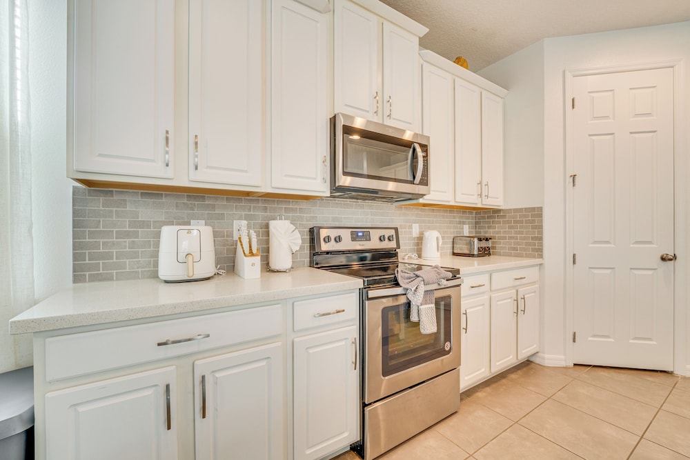 Home Near Theme Parks in Kissimmee: Family Perks!