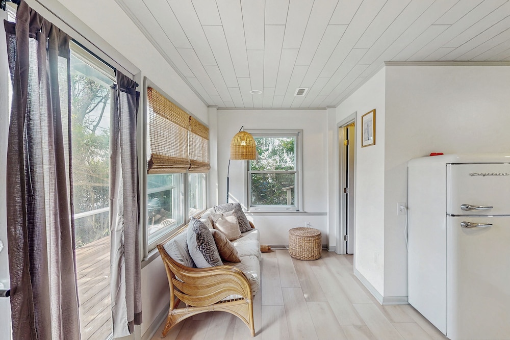 1BR Home w/ Outdoor Shower, Steps to Beach