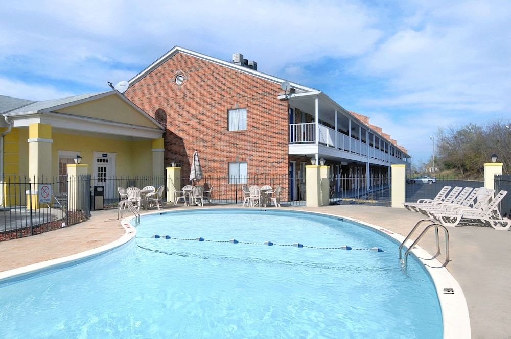 Lawrence Vacations - Days Inn by Wyndham KU Lawrence - Property Image 7