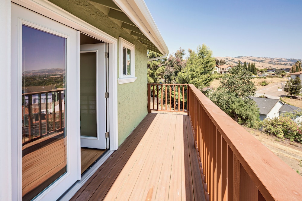 7 Mi to Dtwn San Jose: City-view Family Getaway