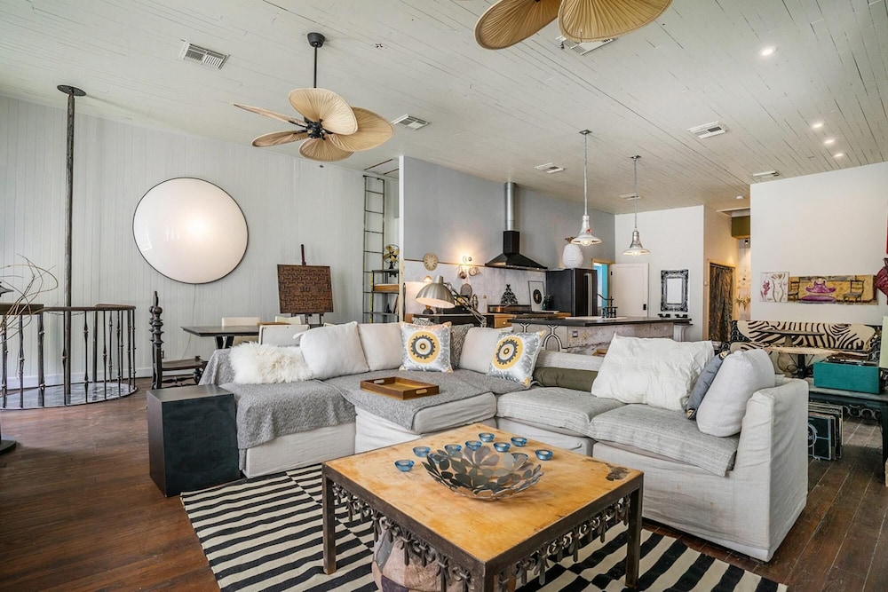 House Company No 5 in Galveston view 3