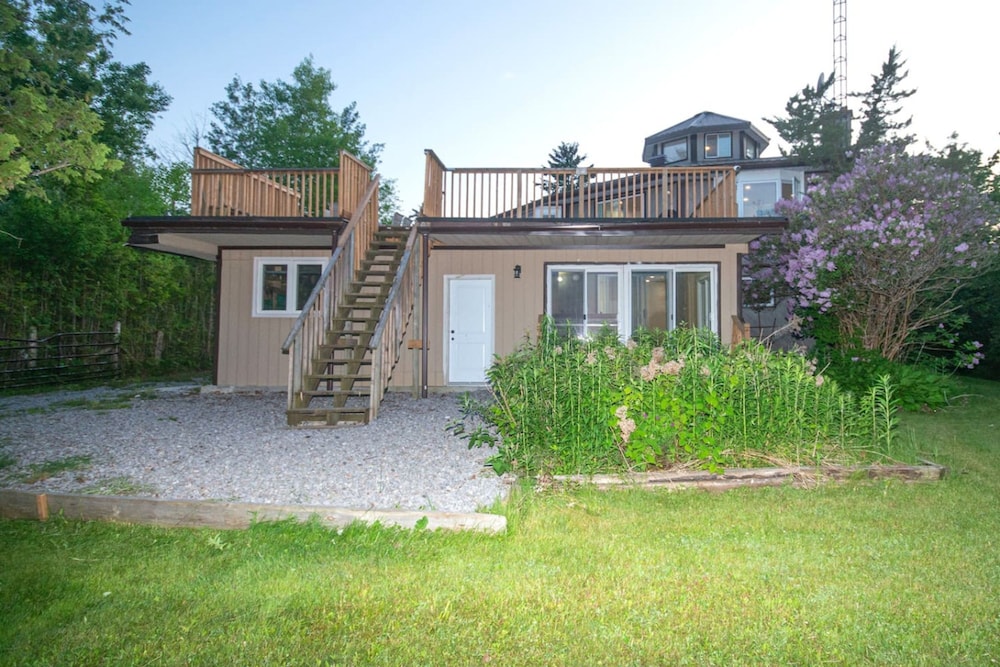 Lakeside 4BR Cottage in Bailieboro w BBQ Grill