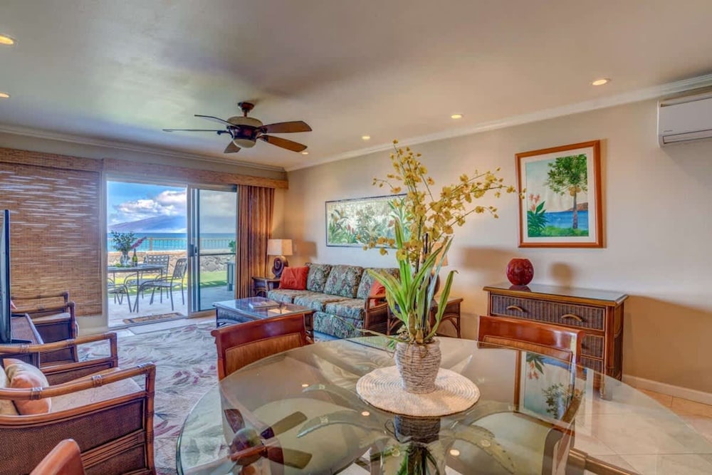 Whale Watching From Artist Inspired Retreat 2 Oceanfront Lanais AC