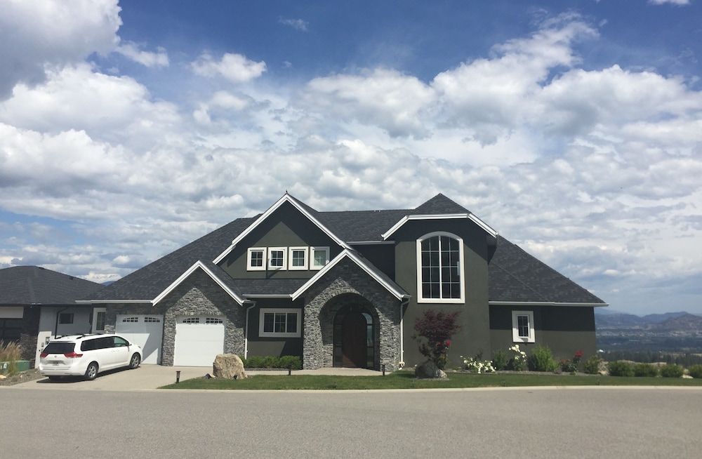 Hotel Skyhouse - Image 1