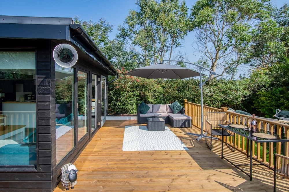 Cedars Lodge - Hot Tub - Penally - Tenby