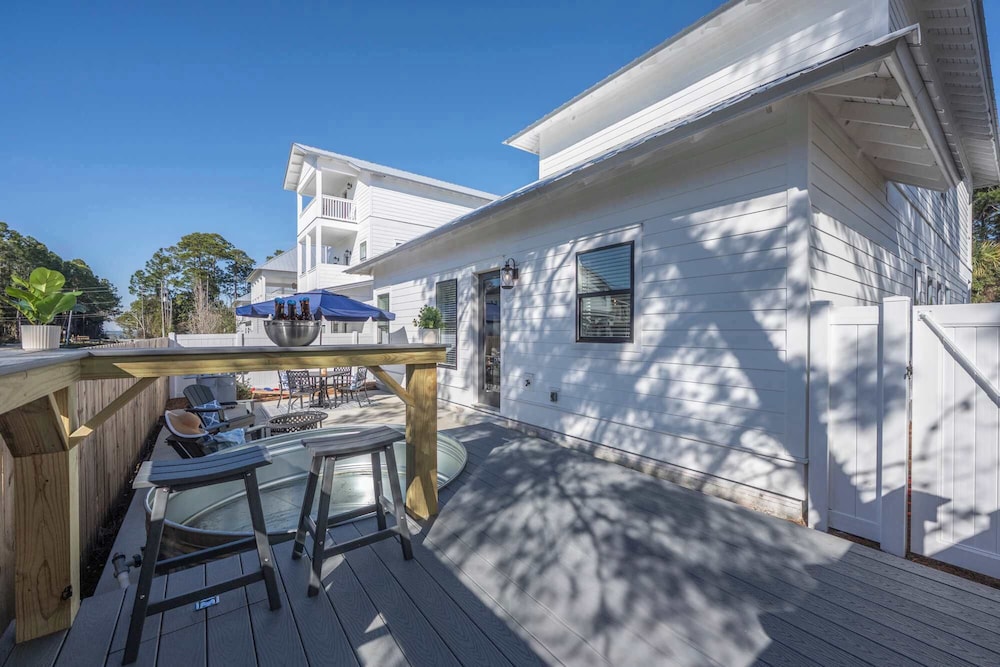 Beach to Bay 3BR Retreat - Cowboy Pool & Golf Cart