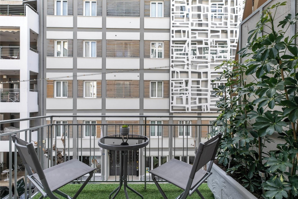 Acropolis Museum Apartment by A&A
