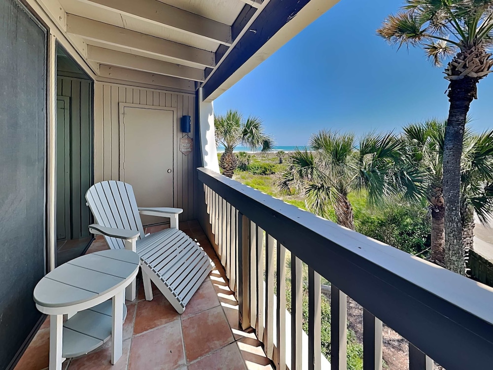 Oceanfront Luxury: 2BR Condo, New Rental